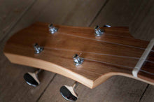 Ladda upp bild till gallerivisning, Tenor ukulele - Flora Model